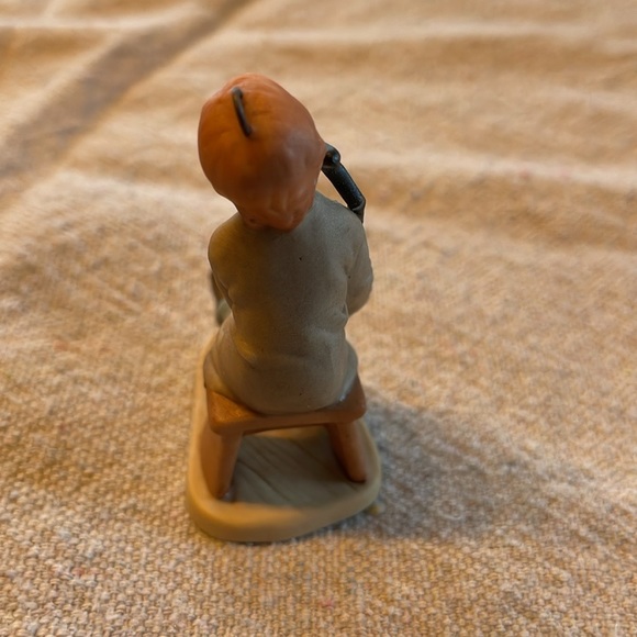 Tiny Tim- 1991. Hand-Painted Fine Porcelain Ornament. New in Original Box. - Picture 4 of 7